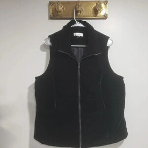 CJ Banks Womans Black Velvet Zippered Quilted Vest.